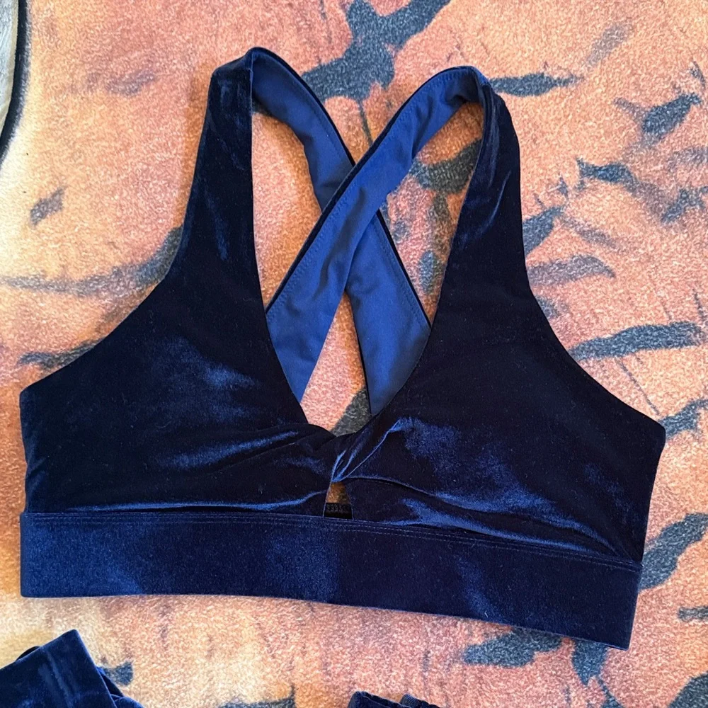 Fabletics oasis twist navy velour Yoga Set - Picture 6 of 14
